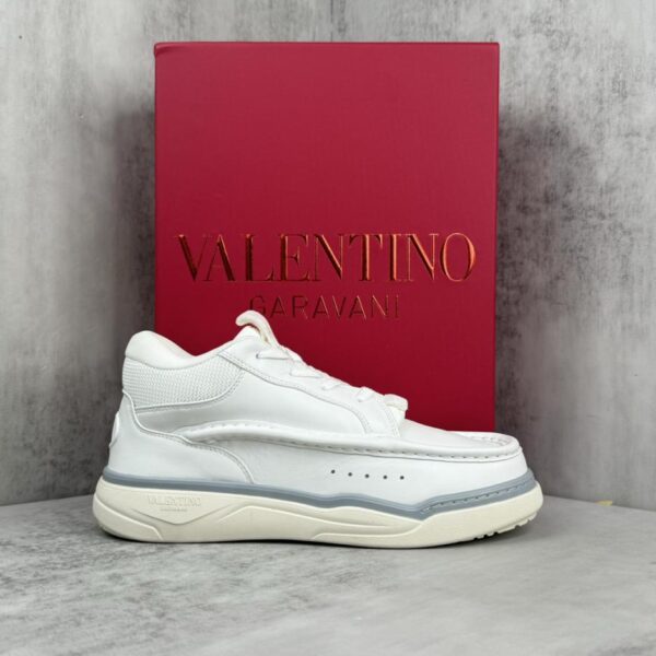 Le nuove versatili sneakers casual di Valentino