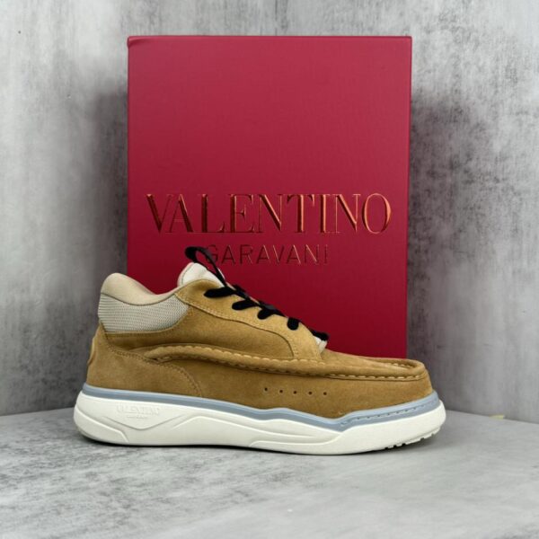 Le nuove versatili sneakers casual di Valentino