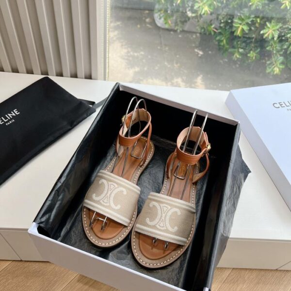 repliche,replica,perfette,siti di,affidabili,migliori siti,dove comprare,1:1,scarpe da ginnastica CELINE G039 sandali con cinturino piatto in pelle di mucca color paglia
