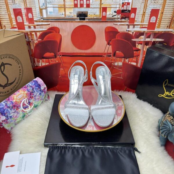 Cintura Christian Louboutin con diamanti fantastici