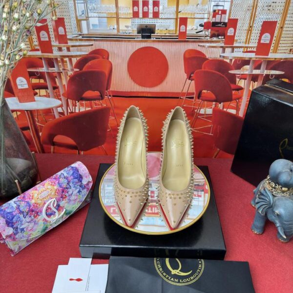 repliche,replica,perfette,siti di,affidabili,migliori siti,dove comprare,1:1,scarpe da ginnastica Scarpe borchiate di Christian Louboutin