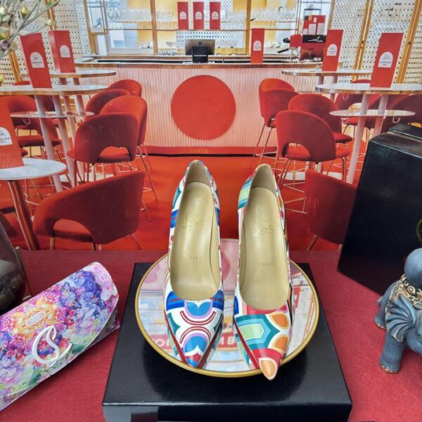 repliche,replica,perfette,siti di,affidabili,migliori siti,dove comprare,1:1,scarpe da ginnastica Scarpe Christian Louboutin in vernice floreale