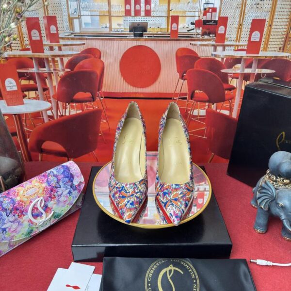 Scarpe Christian Louboutin in vernice floreale