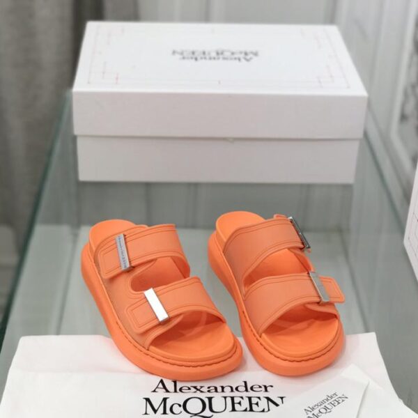repliche,replica,perfette,siti di,affidabili,migliori siti,dove comprare,1:1,scarpe da ginnastica Pantofole classiche color caramello di Alexander McQueen