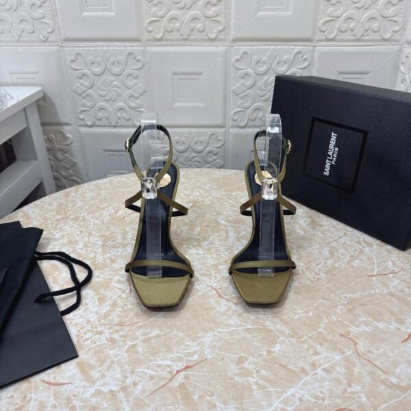 repliche,replica,perfette,siti di,affidabili,migliori siti,dove comprare,1:1,scarpe da ginnastica Nuovi sandali YSL decorati con strass