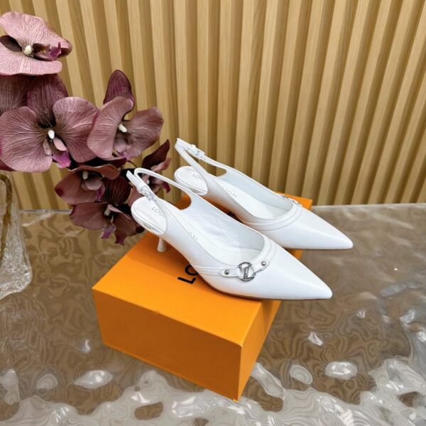 Il nuovo SHAKE di inizio primavera di Louis Vuitton, sandali Mary Jane con tacco a punta e tacco a forma di gattino