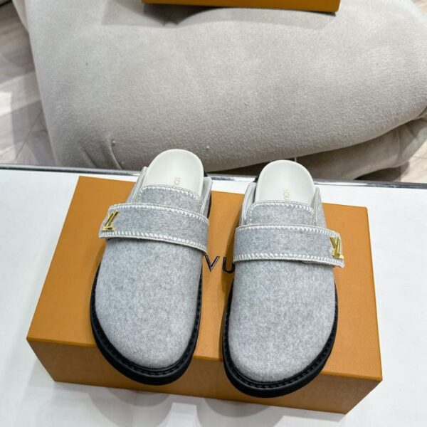 repliche,replica,perfette,siti di,affidabili,migliori siti,dove comprare,1:1,scarpe da ginnastica Le nuove semi-pantofole in punta di Louis Vuitton per le vacanze invernali, comode pantofole piatte