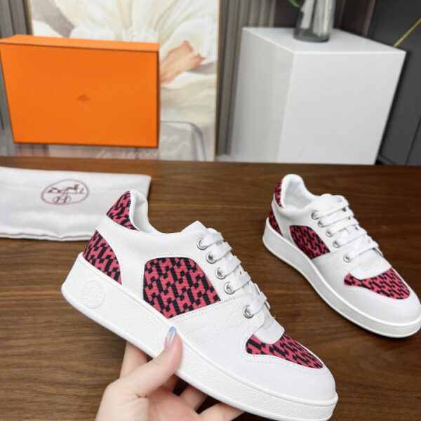 Scarpe piatte sportive e casual di HERMES
