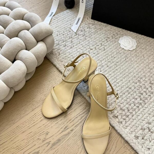 repliche,replica,perfette,siti di,affidabili,migliori siti,dove comprare,1:1,scarpe da ginnastica Chanel all’inizio della primavera nuova serie di sandali con tacco spesso