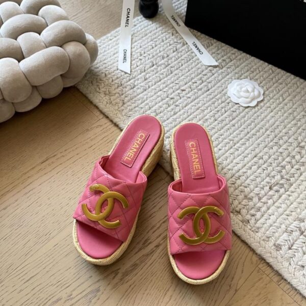 Chanel nuova serie di pantofole con suola spessa di inizio primavera