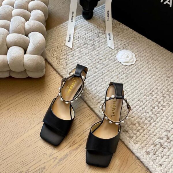 repliche,replica,perfette,siti di,affidabili,migliori siti,dove comprare,1:1,scarpe da ginnastica Chanel all’inizio della primavera nuovi sandali con tacco spesso perlato