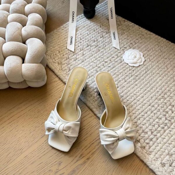 Chanel all'inizio della primavera nuove pantofole con fiocco con tacco spesso