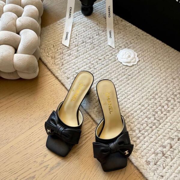 Chanel all'inizio della primavera nuove pantofole con fiocco con tacco spesso