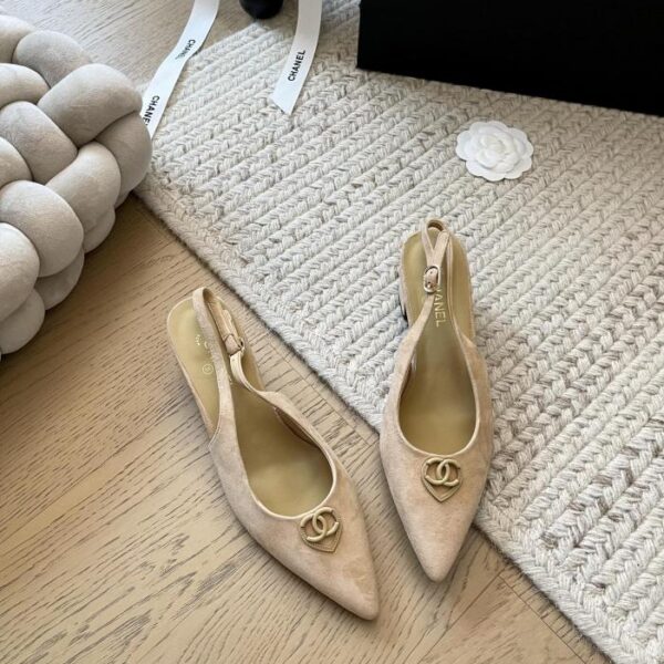 repliche,replica,perfette,siti di,affidabili,migliori siti,dove comprare,1:1,scarpe da ginnastica Scarpe Chanel New Love con fibbia a punta e tacco spesso
