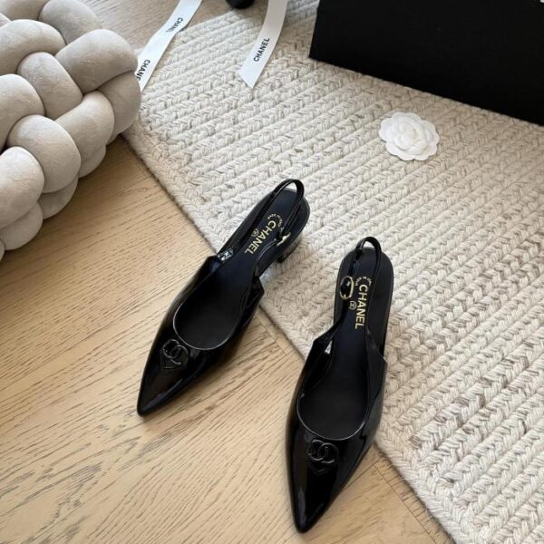 repliche,replica,perfette,siti di,affidabili,migliori siti,dove comprare,1:1,scarpe da ginnastica Scarpe Chanel New Love con fibbia a punta e tacco spesso