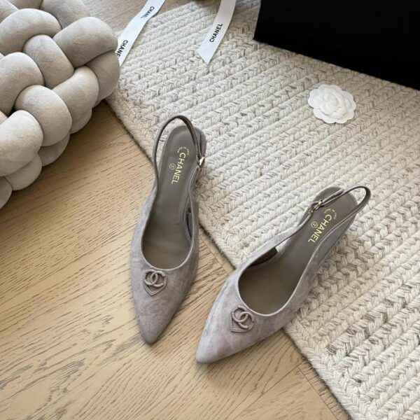 repliche,replica,perfette,siti di,affidabili,migliori siti,dove comprare,1:1,scarpe da ginnastica Scarpe Chanel New Love con fibbia a punta e tacco spesso