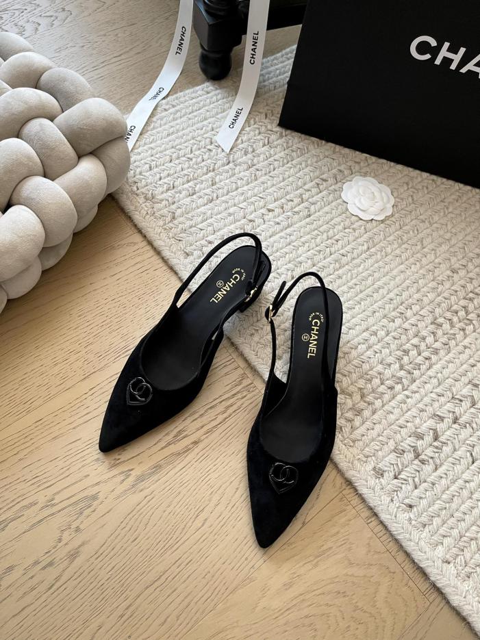 repliche,replica,perfette,siti di,affidabili,migliori siti,dove comprare,1:1,scarpe da ginnastica Scarpe Chanel New Love con fibbia a punta e tacco spesso repliche,replica,perfette,siti di,affidabili,migliori siti,dove comprare,1:1,scarpe da ginnastica Scarpe Chanel New Love con fibbia a punta e tacco spesso