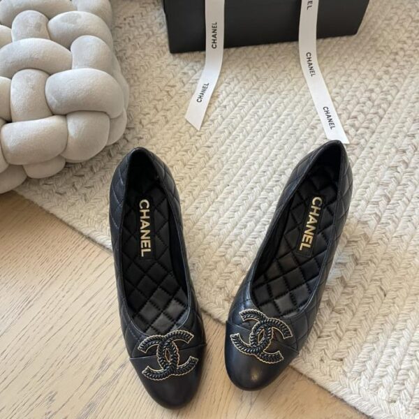 repliche,replica,perfette,siti di,affidabili,migliori siti,dove comprare,1:1,scarpe da ginnastica Chanel nuove scarpe con fibbia doppia C