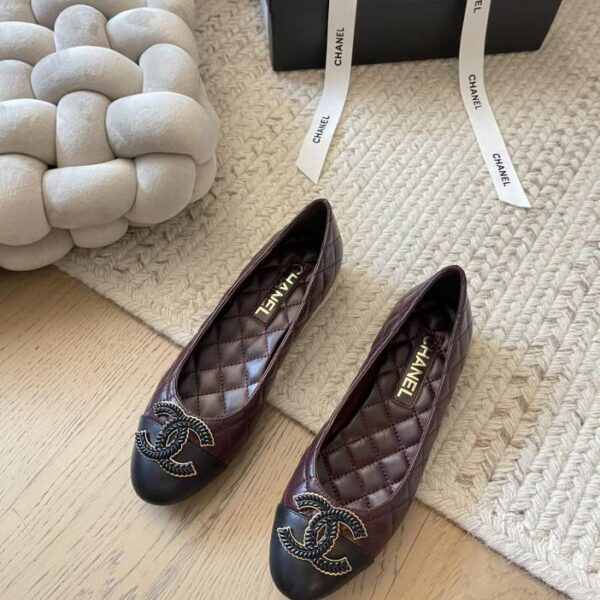 Chanel nuove scarpe con fibbia doppia C