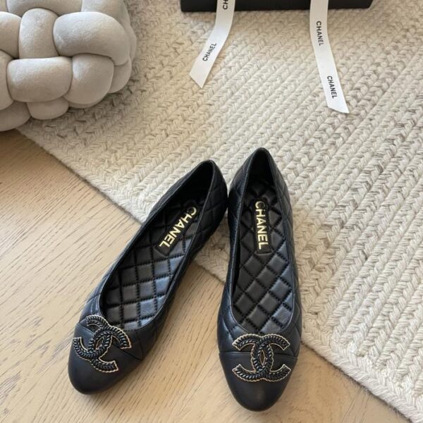 repliche,replica,perfette,siti di,affidabili,migliori siti,dove comprare,1:1,scarpe da ginnastica Chanel nuove scarpe con fibbia doppia C
