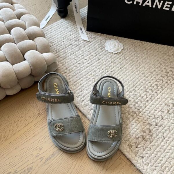 repliche,replica,perfette,siti di,affidabili,migliori siti,dove comprare,1:1,scarpe da ginnastica Chanel nuovi sandali in velcro con suola spessa di inizio primavera