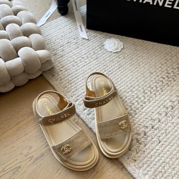 repliche,replica,perfette,siti di,affidabili,migliori siti,dove comprare,1:1,scarpe da ginnastica Chanel nuovi sandali in velcro con suola spessa di inizio primavera