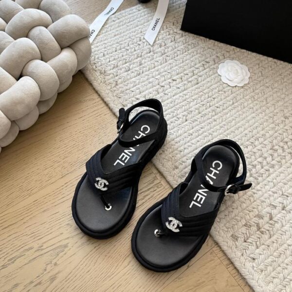 repliche,replica,perfette,siti di,affidabili,migliori siti,dove comprare,1:1,scarpe da ginnastica Chanel nuovi sandali con la suola spessa di inizio primavera