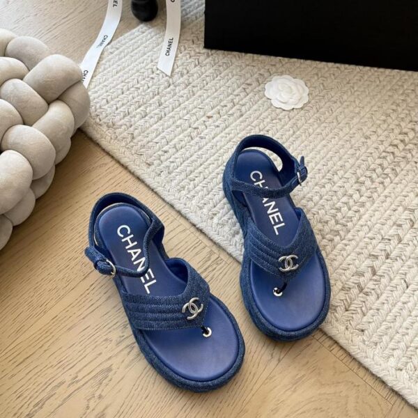 repliche,replica,perfette,siti di,affidabili,migliori siti,dove comprare,1:1,scarpe da ginnastica Chanel nuovi sandali con la suola spessa di inizio primavera