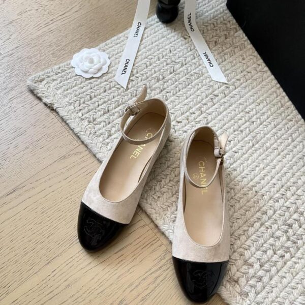 repliche,replica,perfette,siti di,affidabili,migliori siti,dove comprare,1:1,scarpe da ginnastica Chanel 24B scarpe basse Mary Jane autunno e inverno