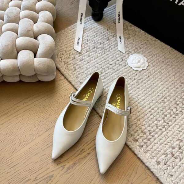 repliche,replica,perfette,siti di,affidabili,migliori siti,dove comprare,1:1,scarpe da ginnastica Chanel all’inizio della primavera nuove scarpe Mary Jane a punta