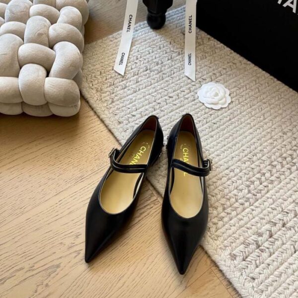 repliche,replica,perfette,siti di,affidabili,migliori siti,dove comprare,1:1,scarpe da ginnastica Chanel all’inizio della primavera nuove scarpe Mary Jane a punta