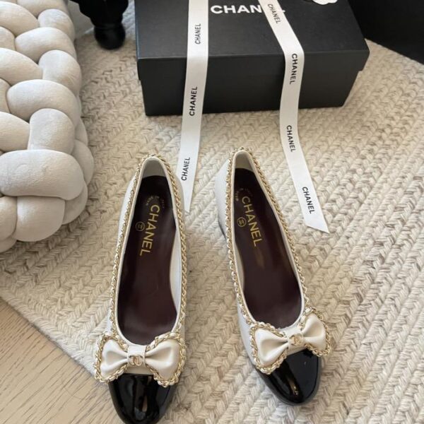 repliche,replica,perfette,siti di,affidabili,migliori siti,dove comprare,1:1,scarpe da ginnastica Chanel nuove scarpe con catena con fiocco