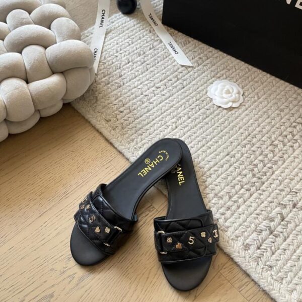 repliche,replica,perfette,siti di,affidabili,migliori siti,dove comprare,1:1,scarpe da ginnastica Chanel nuove pantofole piatte di inizio primavera