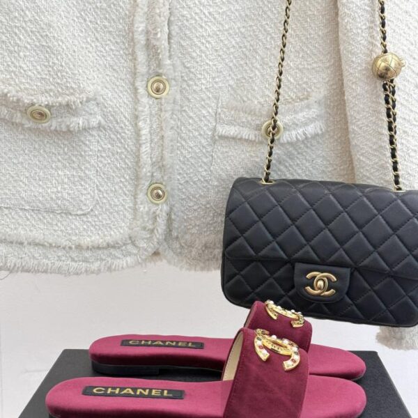 repliche,replica,perfette,siti di,affidabili,migliori siti,dove comprare,1:1,scarpe da ginnastica Chanel primavera e l’estate nuove pantofole piatte con fibbia doppia C con gioielli a una linea