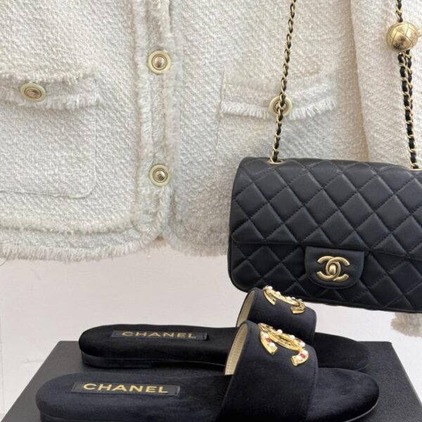 repliche,replica,perfette,siti di,affidabili,migliori siti,dove comprare,1:1,scarpe da ginnastica Chanel primavera e l’estate nuove pantofole piatte con fibbia doppia C con gioielli a una linea