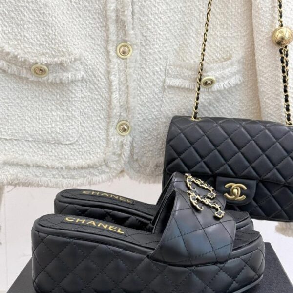 repliche,replica,perfette,siti di,affidabili,migliori siti,dove comprare,1:1,scarpe da ginnastica Chanel primavera e l’estate nuove pantofole a doppia C con catena e suola spessa con rombo