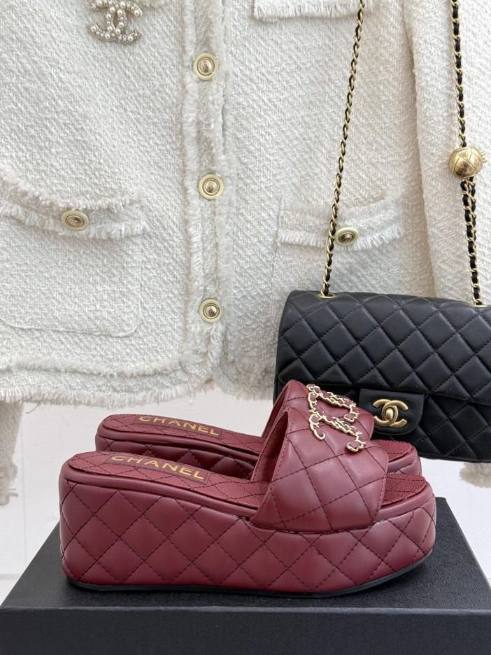 repliche,replica,perfette,siti di,affidabili,migliori siti,dove comprare,1:1,scarpe da ginnastica Chanel primavera e l’estate nuove pantofole a doppia C con catena e suola spessa con rombo repliche,replica,perfette,siti di,affidabili,migliori siti,dove comprare,1:1,scarpe da ginnastica Chanel primavera e l’estate nuove pantofole a doppia C con catena e suola spessa con rombo