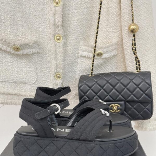 repliche,replica,perfette,siti di,affidabili,migliori siti,dove comprare,1:1,scarpe da ginnastica Sandali da spiaggia infradito stile resort CHANEL con doppia suola spessa C