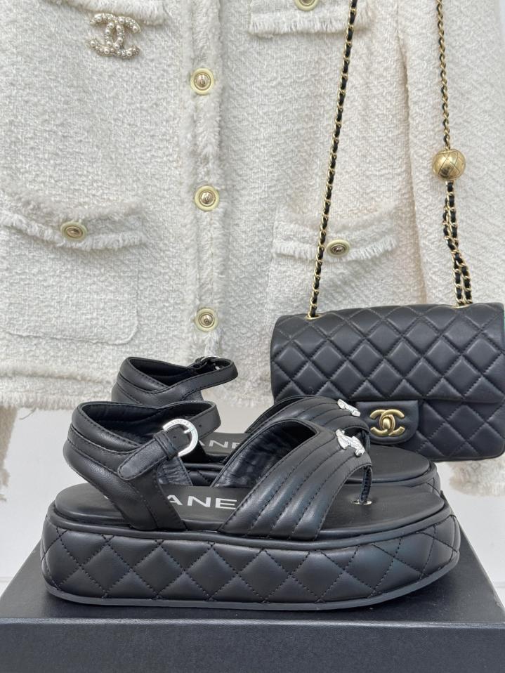 repliche,replica,perfette,siti di,affidabili,migliori siti,dove comprare,1:1,scarpe da ginnastica Sandali da spiaggia infradito stile resort CHANEL con doppia suola spessa C repliche,replica,perfette,siti di,affidabili,migliori siti,dove comprare,1:1,scarpe da ginnastica Sandali da spiaggia infradito stile resort CHANEL con doppia suola spessa C