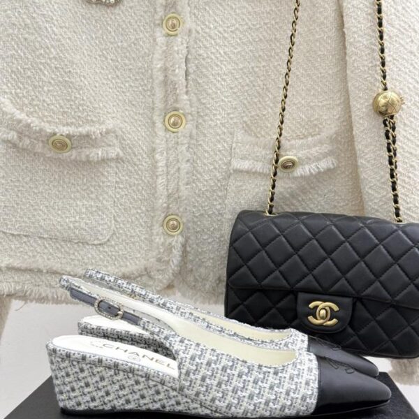 repliche,replica,perfette,siti di,affidabili,migliori siti,dove comprare,1:1,scarpe da ginnastica Chanel primavera e l’estate nuovi sandali cavi con zeppa color block sul retro