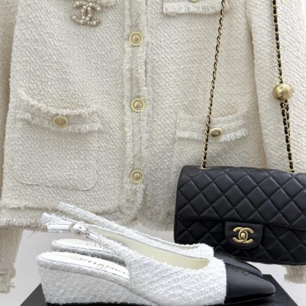 repliche,replica,perfette,siti di,affidabili,migliori siti,dove comprare,1:1,scarpe da ginnastica Chanel primavera e l’estate nuovi sandali cavi con zeppa color block sul retro