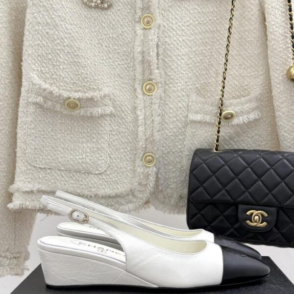 repliche,replica,perfette,siti di,affidabili,migliori siti,dove comprare,1:1,scarpe da ginnastica Chanel primavera e l’estate nuovi sandali cavi con zeppa color block sul retro