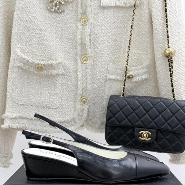 repliche,replica,perfette,siti di,affidabili,migliori siti,dove comprare,1:1,scarpe da ginnastica Chanel primavera e l’estate nuovi sandali cavi con zeppa color block sul retro