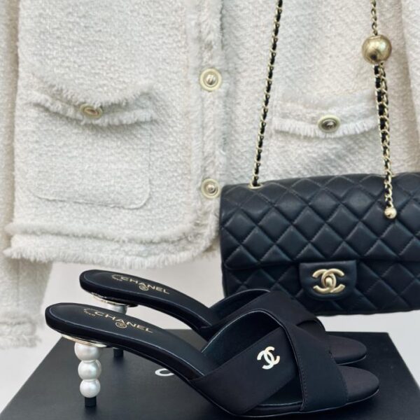 repliche,replica,perfette,siti di,affidabili,migliori siti,dove comprare,1:1,scarpe da ginnastica Pantofole CHANEL 24P classiche con tacco alto e perle incrociate
