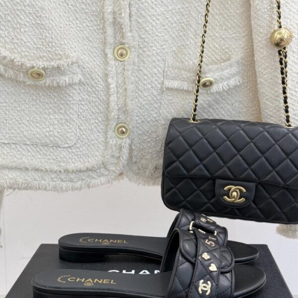 repliche,replica,perfette,siti di,affidabili,migliori siti,dove comprare,1:1,scarpe da ginnastica Chanel primavera ed estate nuove pantofole piatte con doppia C a rombo