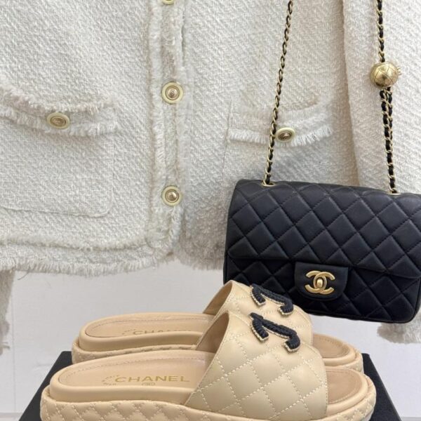 repliche,replica,perfette,siti di,affidabili,migliori siti,dove comprare,1:1,scarpe da ginnastica Chanel primavera ed estate nuove pantofole con suola spessa doppia C con suola spessa