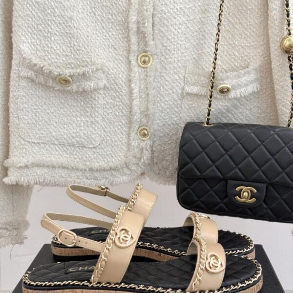 repliche,replica,perfette,siti di,affidabili,migliori siti,dove comprare,1:1,scarpe da ginnastica Chanel primavera e l’estate nuove vacanze sandali con catena doppia C con suola spessa