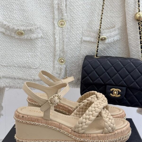 repliche,replica,perfette,siti di,affidabili,migliori siti,dove comprare,1:1,scarpe da ginnastica Chanel primavera ed estate nuovi sandali con plateau intrecciati e cinturini incrociati