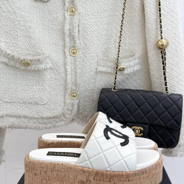 repliche,replica,perfette,siti di,affidabili,migliori siti,dove comprare,1:1,scarpe da ginnastica Chanel nuovi sandali e pantofole con plateau e suola spessa con doppia C primaverile ed estiva
