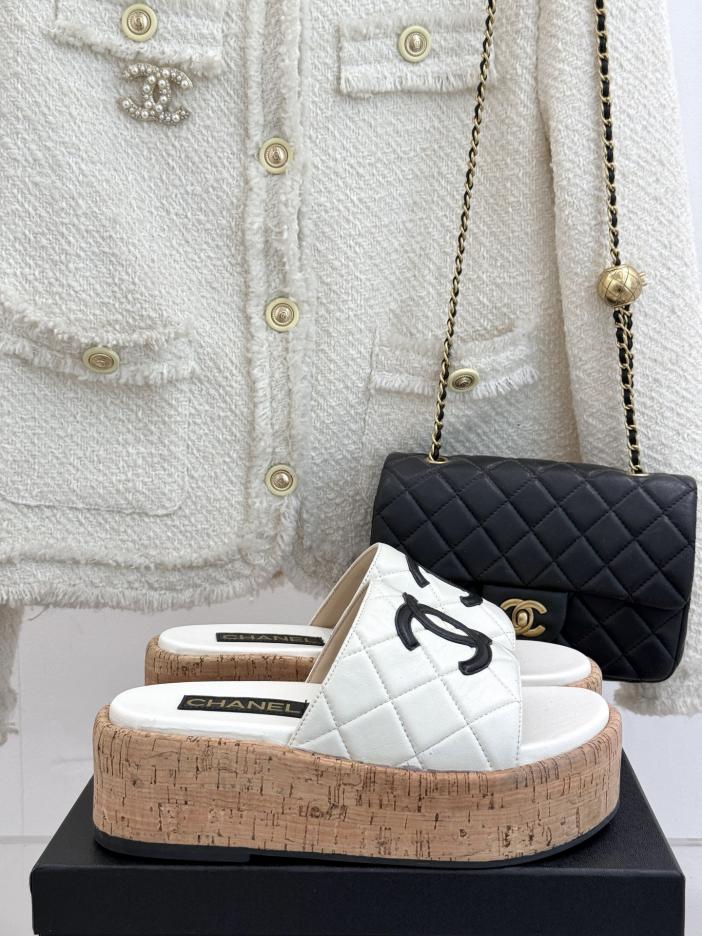 repliche,replica,perfette,siti di,affidabili,migliori siti,dove comprare,1:1,scarpe da ginnastica Chanel nuovi sandali e pantofole con plateau e suola spessa con doppia C primaverile ed estiva repliche,replica,perfette,siti di,affidabili,migliori siti,dove comprare,1:1,scarpe da ginnastica Chanel nuovi sandali e pantofole con plateau e suola spessa con doppia C primaverile ed estiva